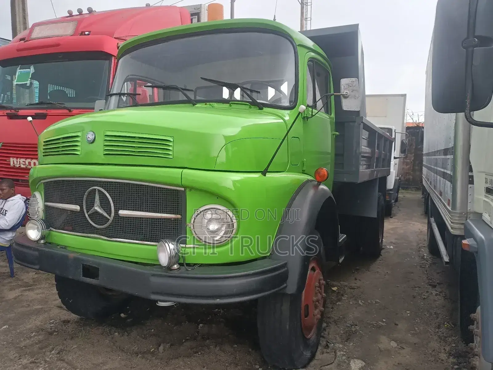 Mercedes Benz 911 Dump Tipper Truck With Axillary