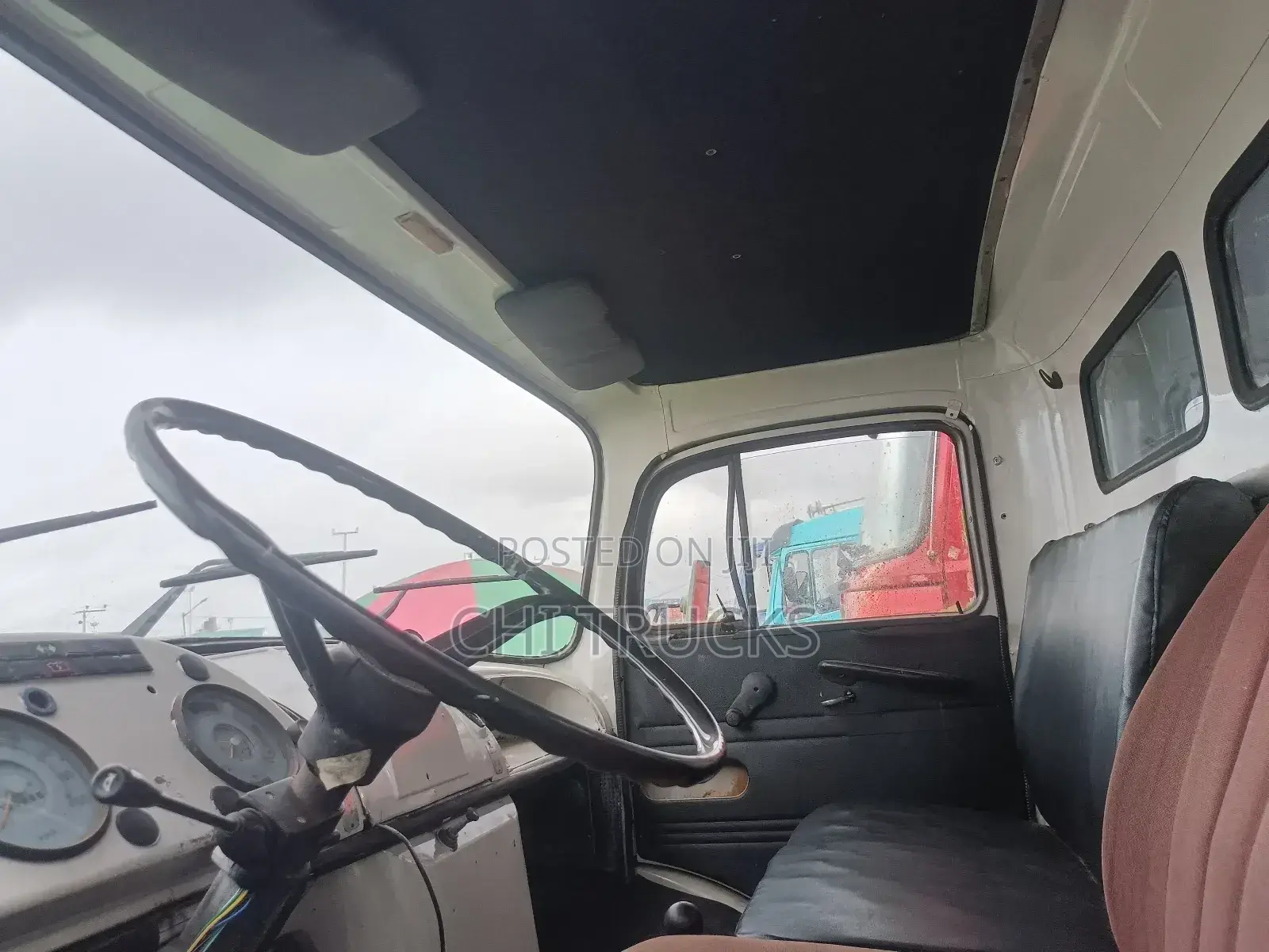 Mercedes Benz 911 Dump Tipper Truck With Axillary
