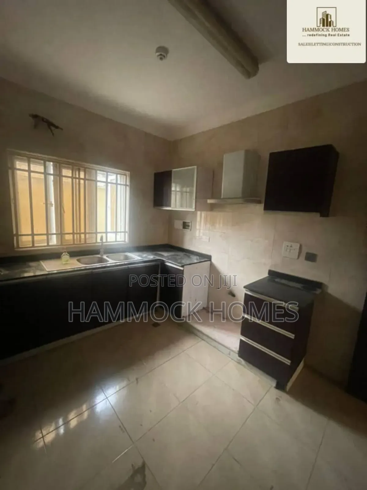 3bdrm Duplex in Agodi Gra for sale