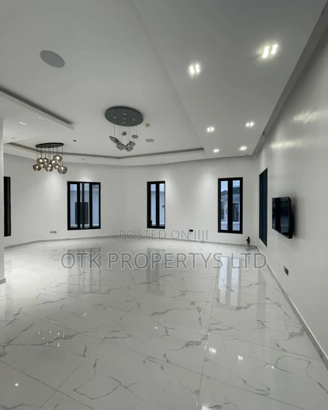 5bdrm Duplex in Osapa Lekki Lagos for sale