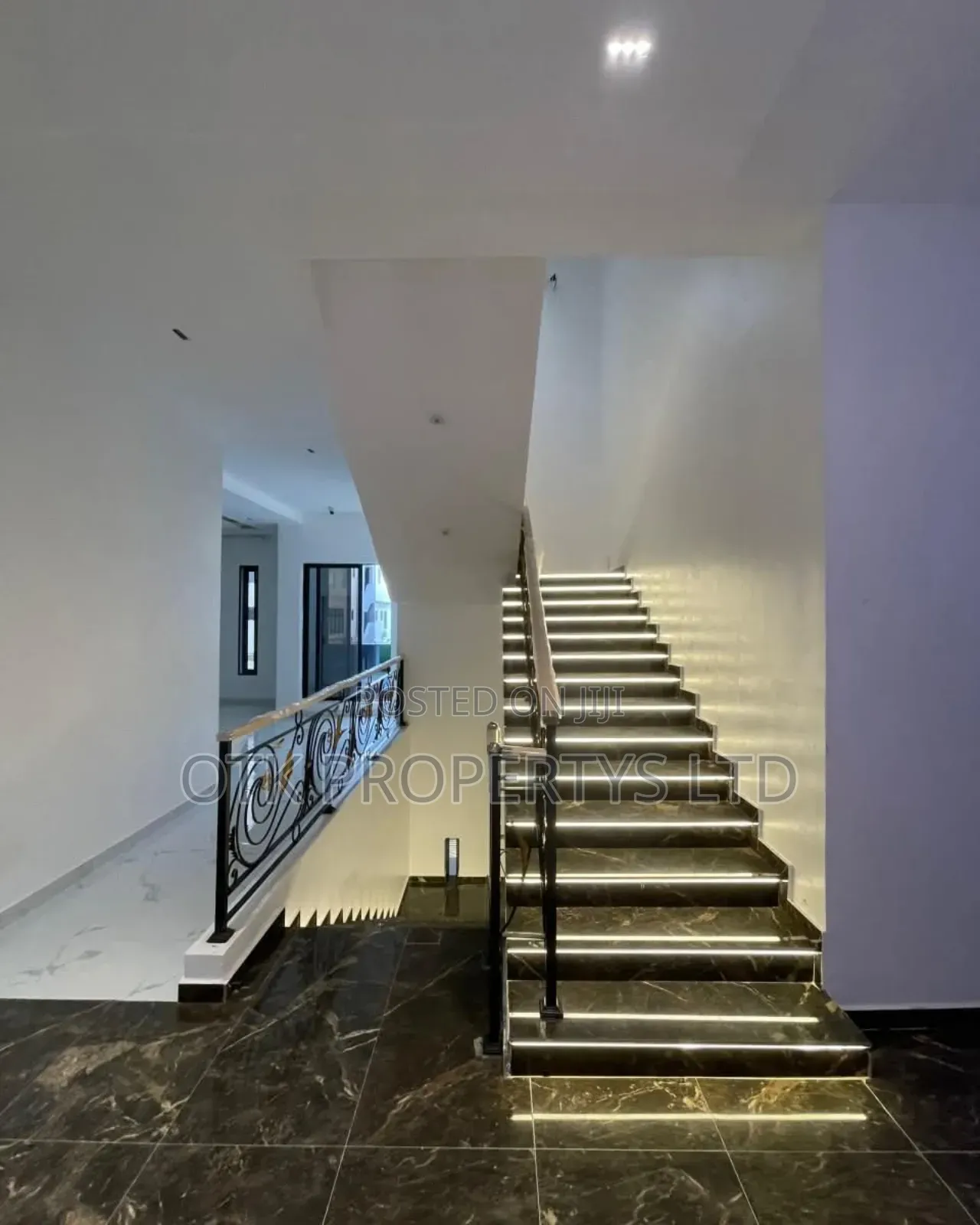 5bdrm Duplex in Osapa Lekki Lagos for sale
