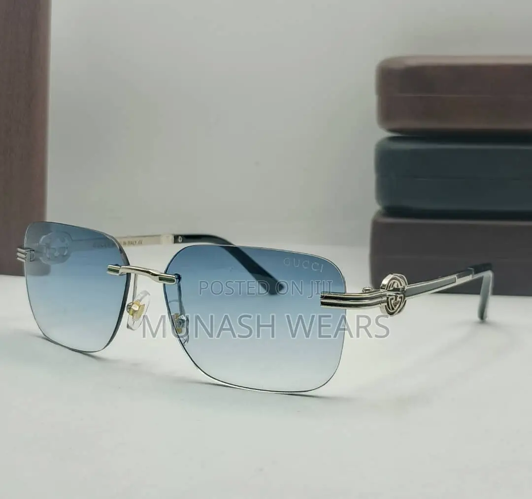 Cartier Fashion. Glasses Available in Various Color Lens