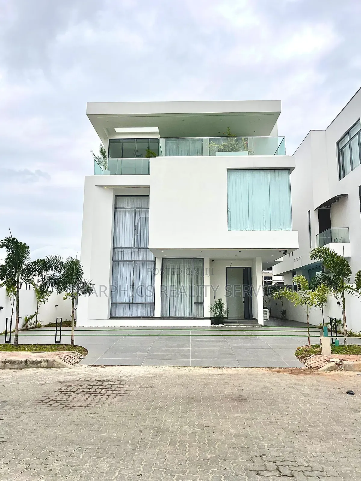 5bdrm Duplex in Ikate for sale