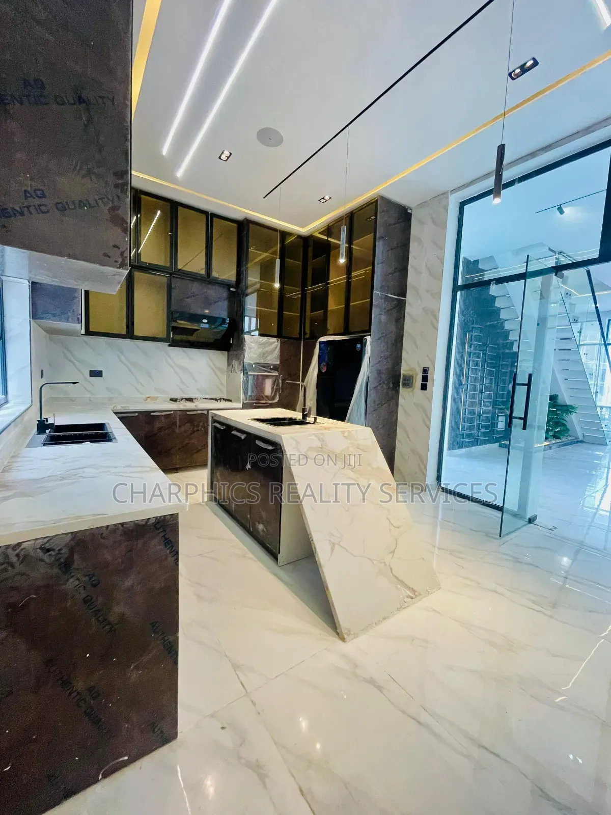 5bdrm Duplex in Lekki for sale