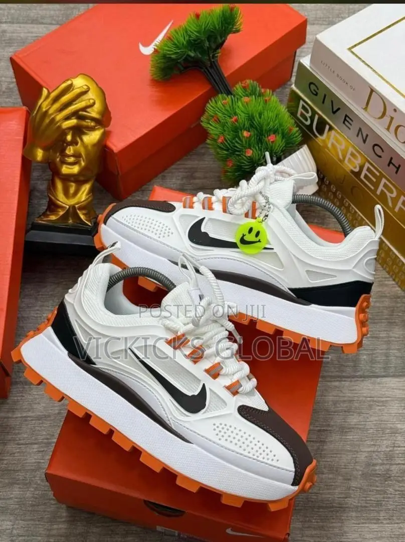 High Quality Chunky Lace Up Nike Sneakers