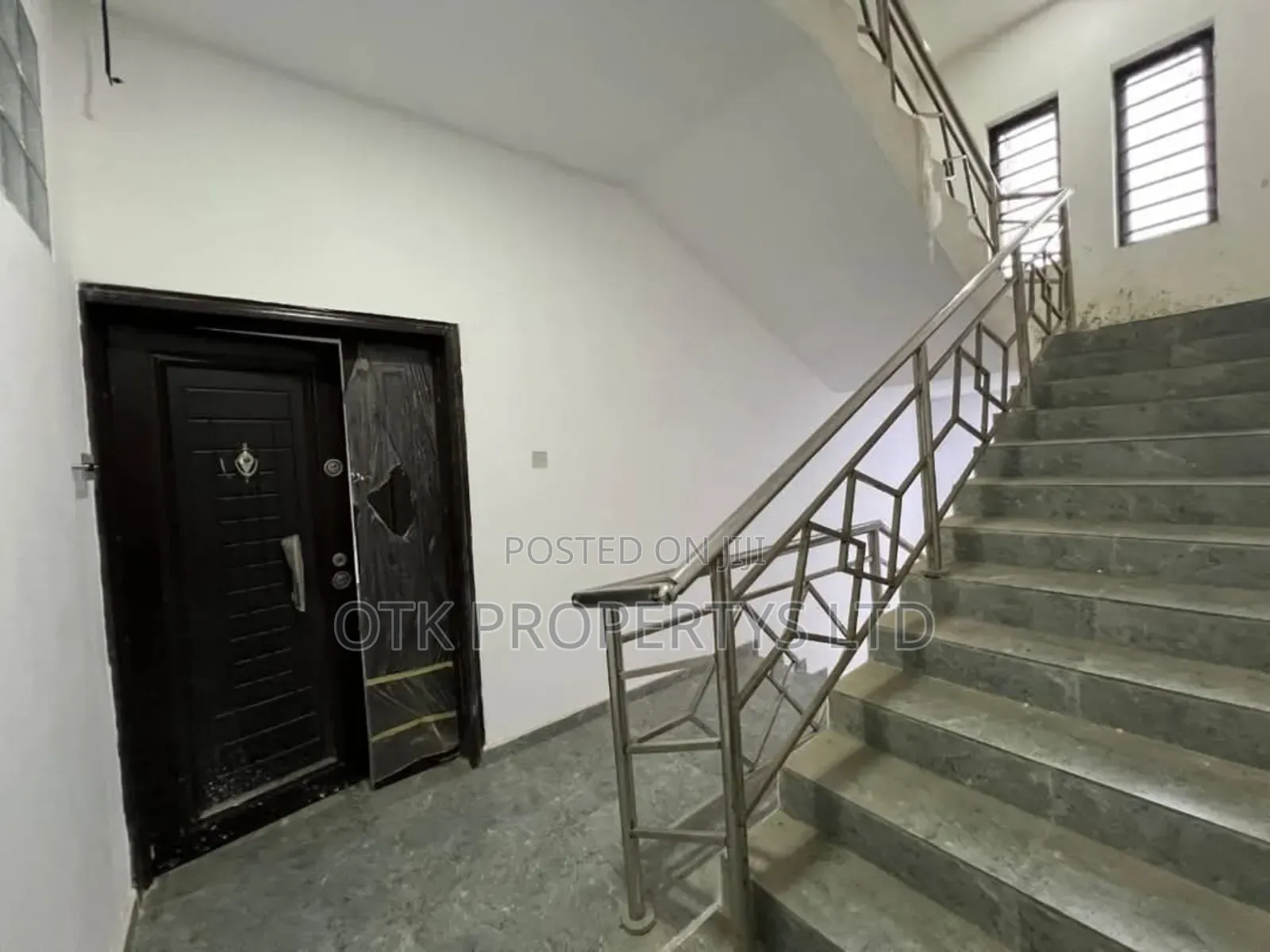3bdrm Block of Flats in Ensuite Off Freedom for sale