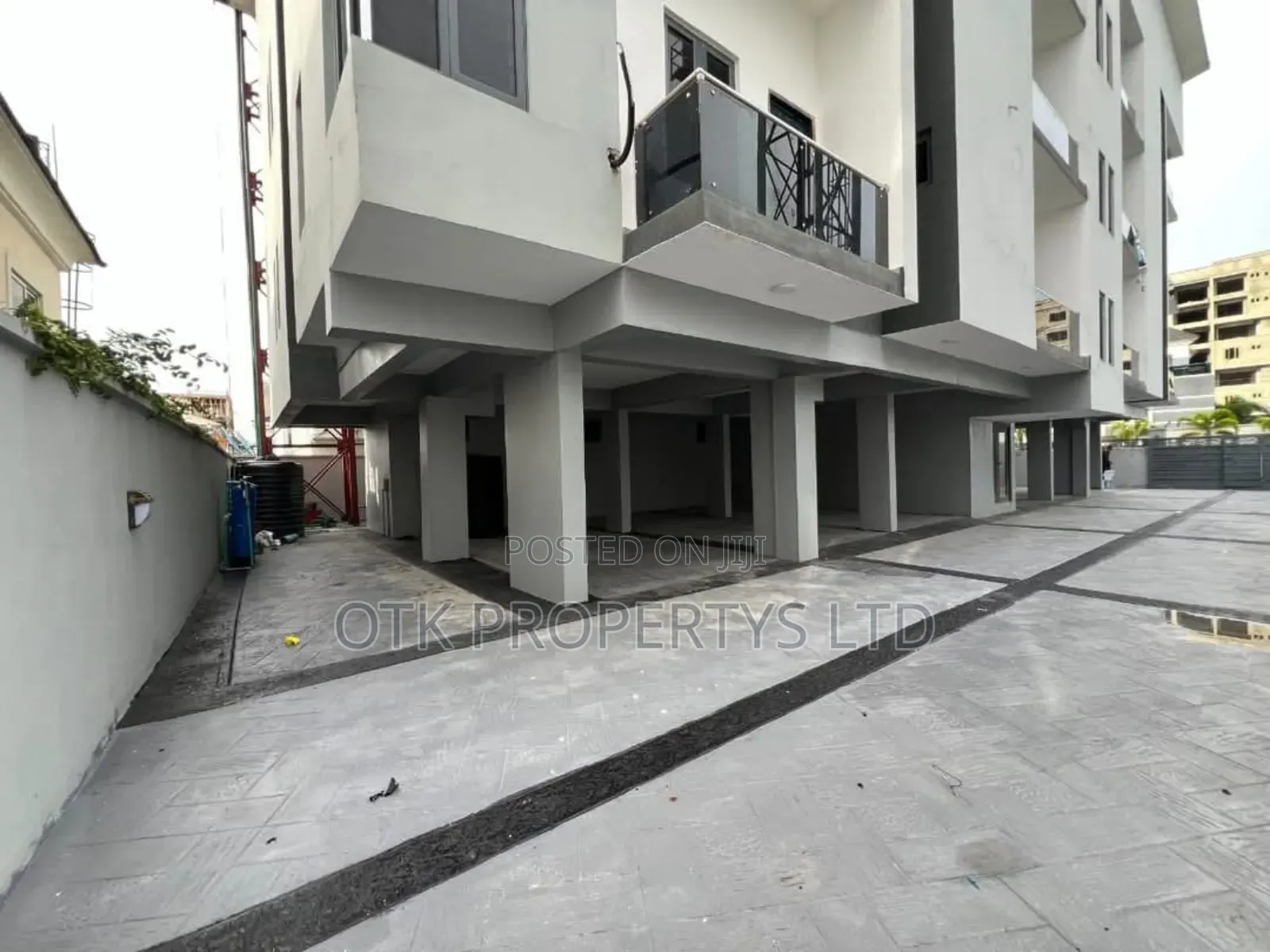 3bdrm Block of Flats in Ensuite Off Freedom for sale