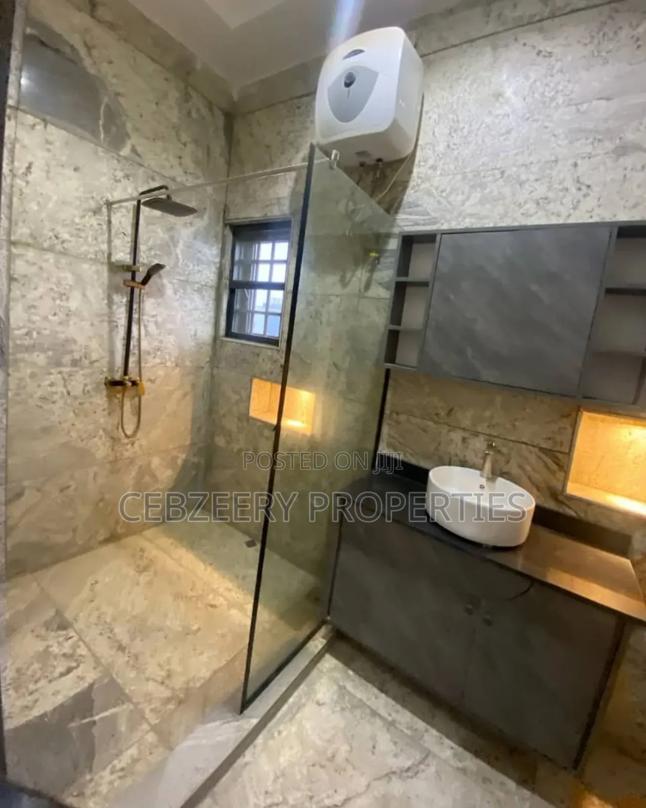 5bdrm Duplex in Guzape District for sale