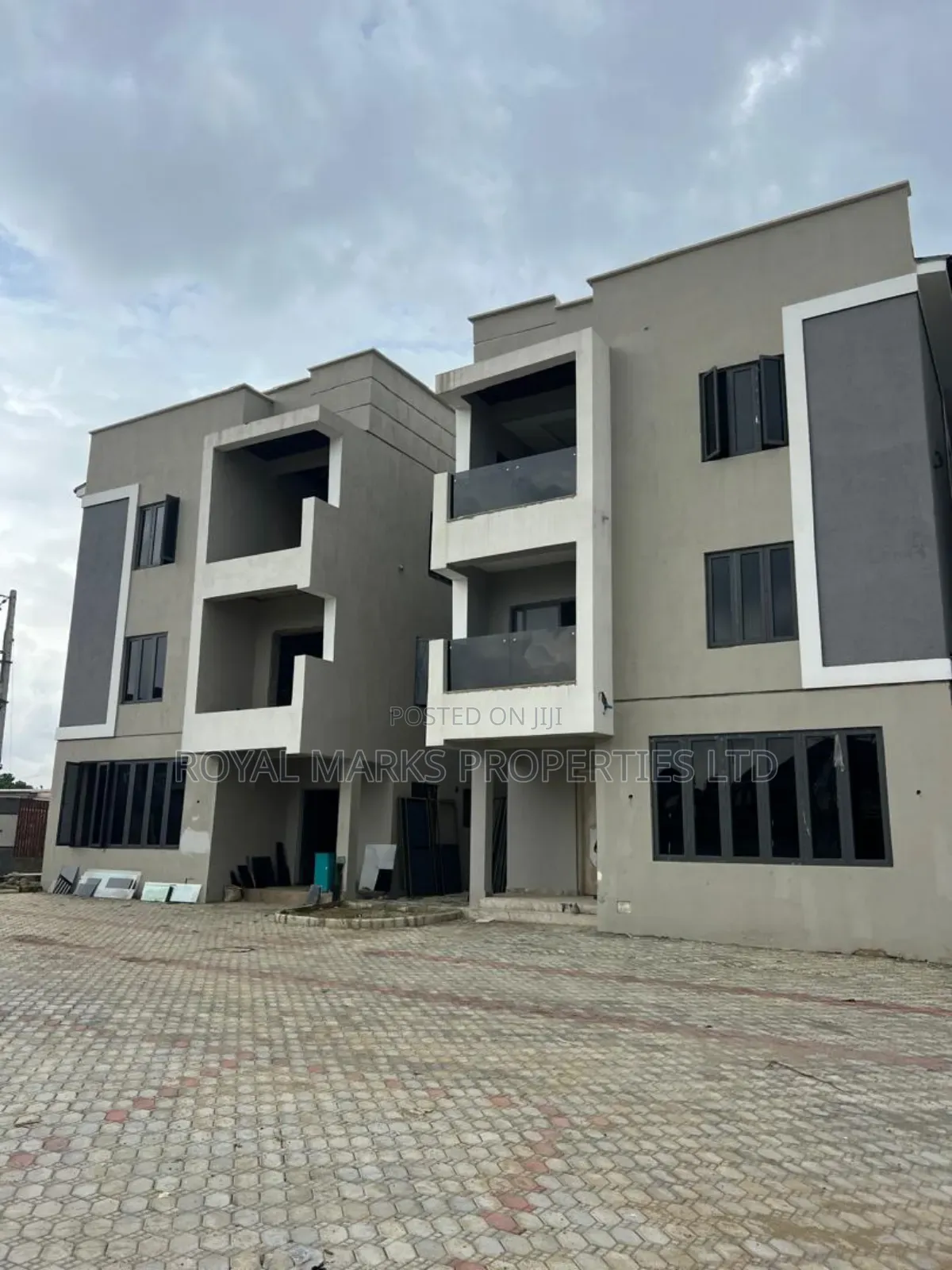 5bdrm Duplex in Kado for sale