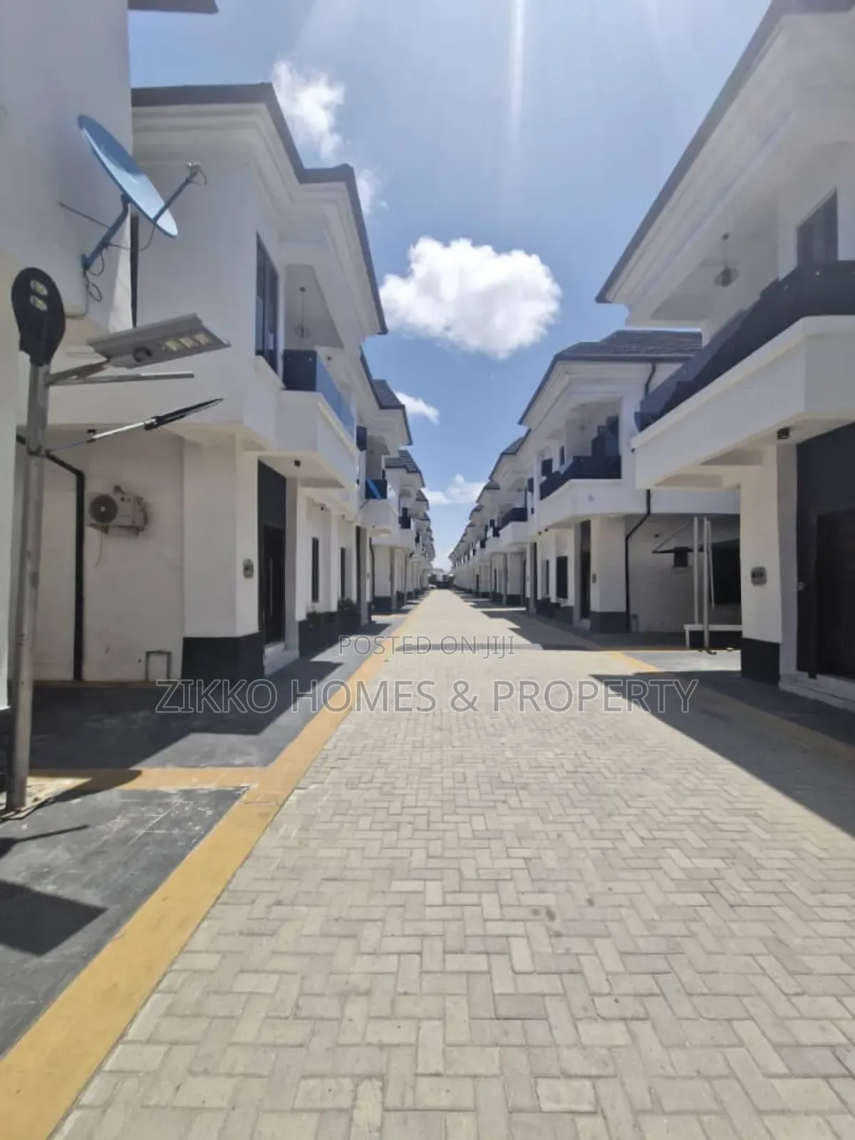 4bdrm Duplex in Orchid, Chevron for sale