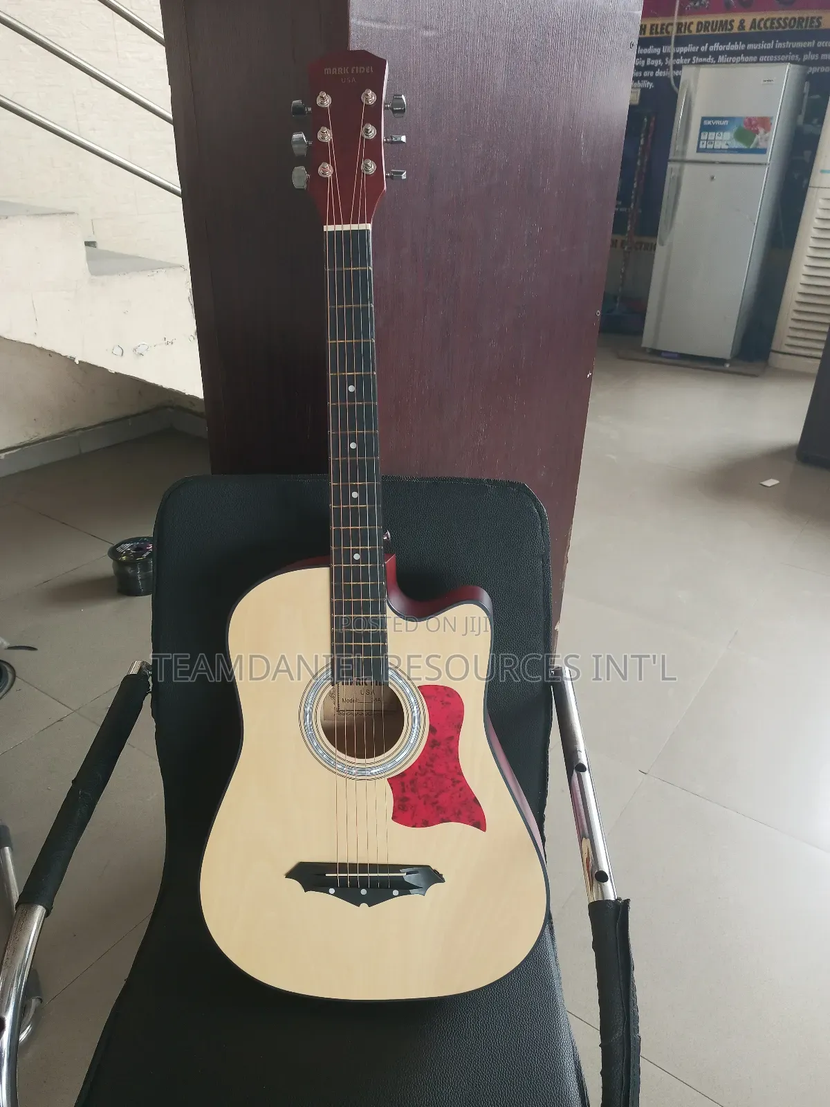 Acoustic Guitar Brown/White