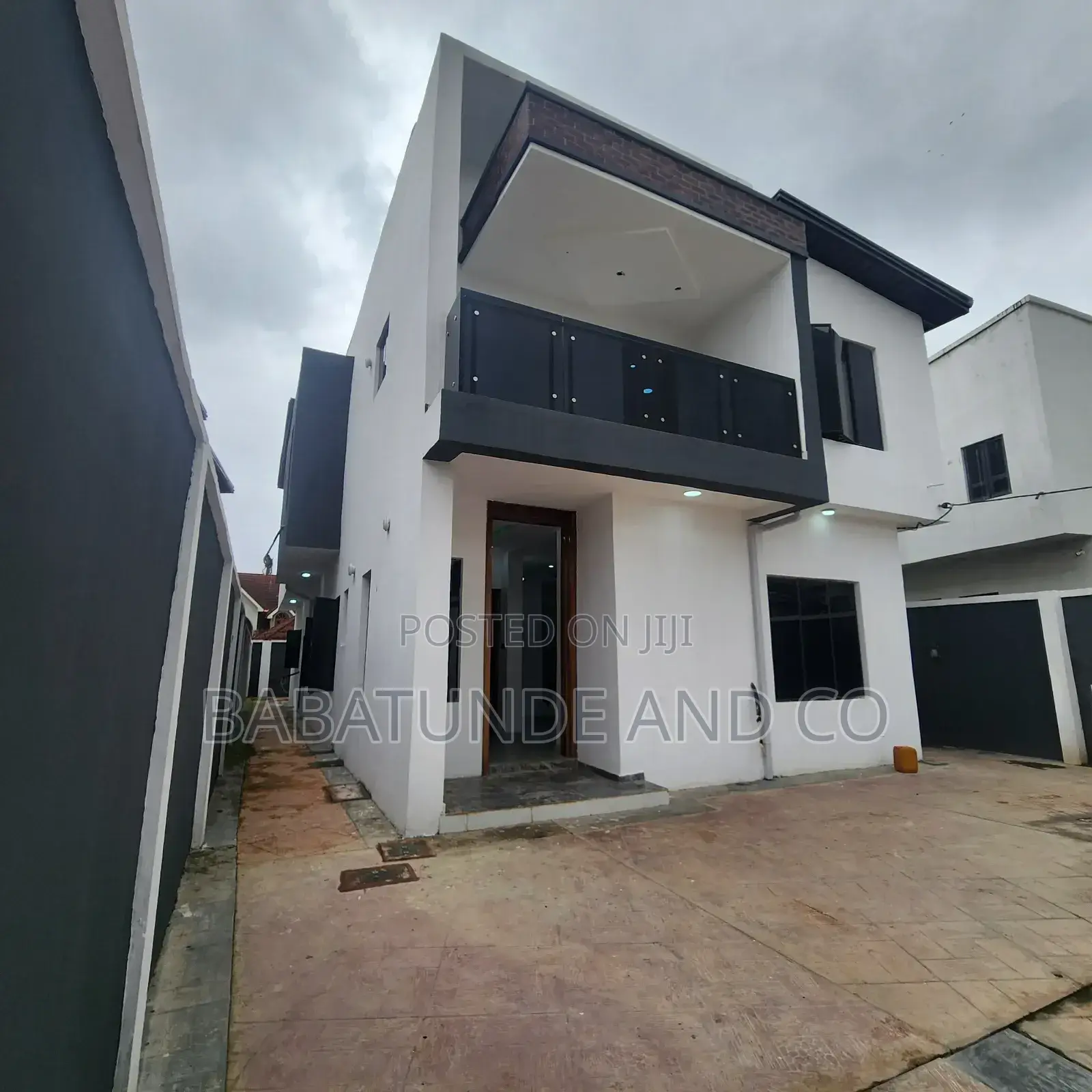 4bdrm Duplex in Ikolaba Estate, for sale