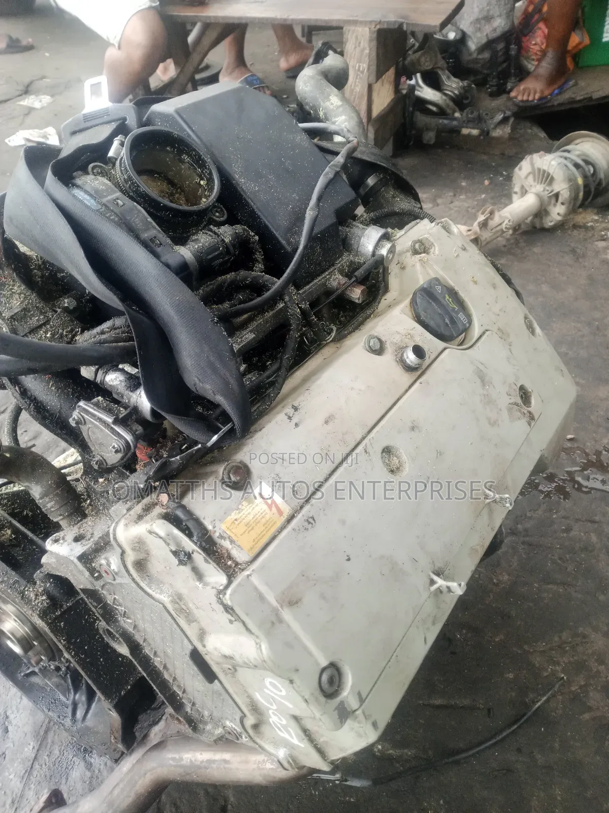 210 Mecedice Benz White Top Engine