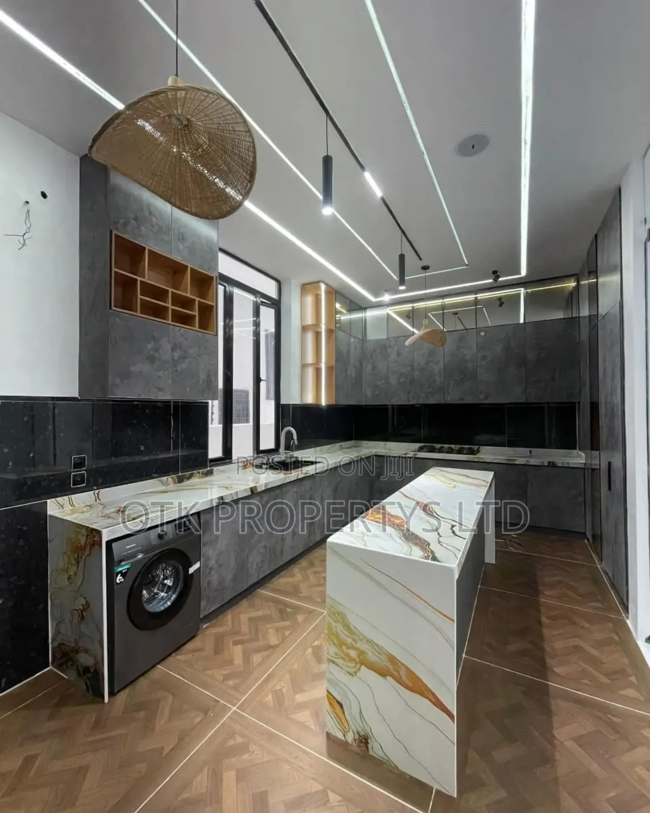 5bdrm Duplex in Chevron Toll Gate for sale