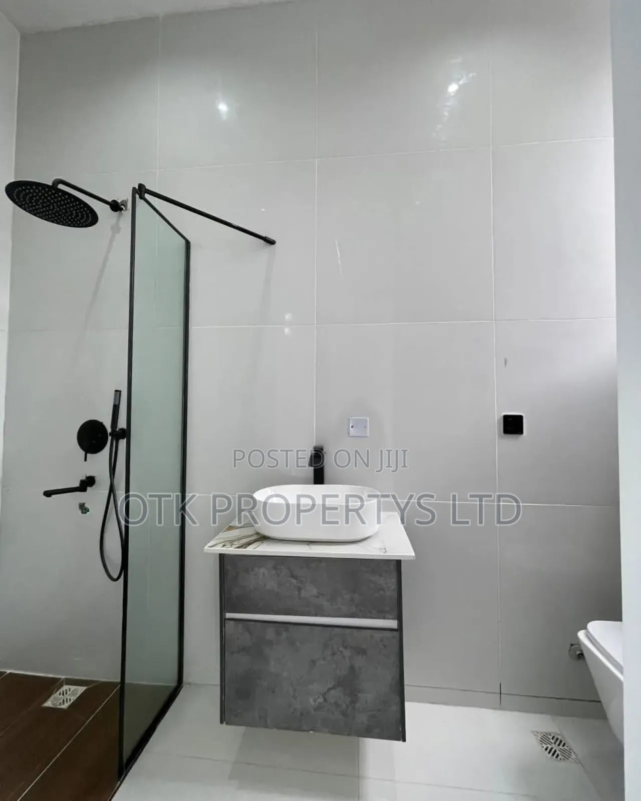 5bdrm Duplex in Chevron Toll Gate for sale