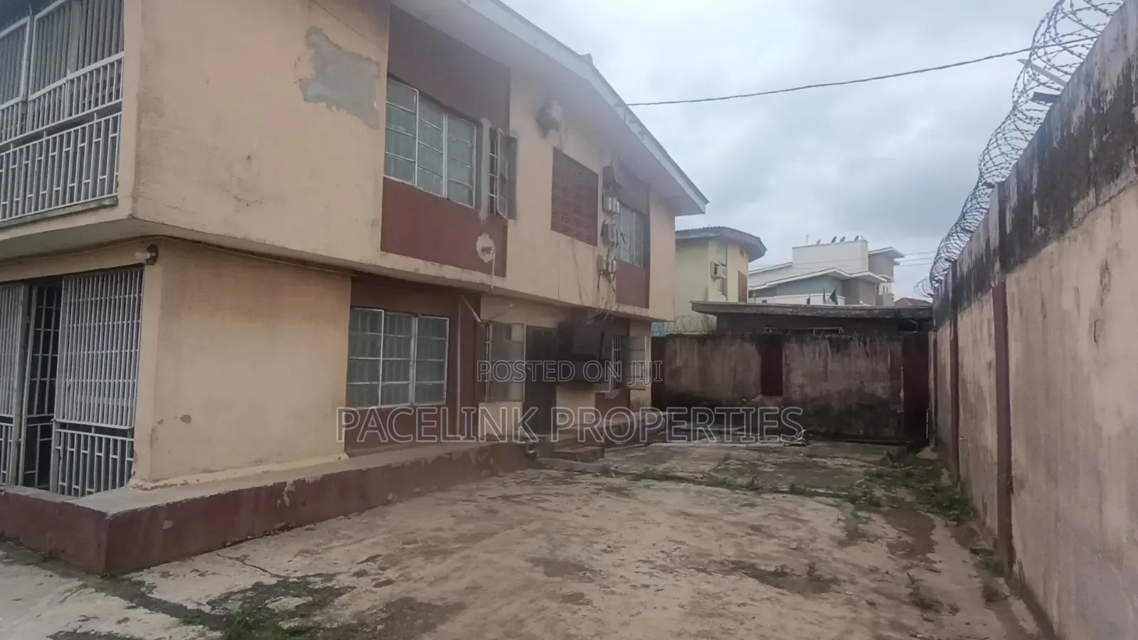 10bdrm Block of Flats in Egbeda for sale