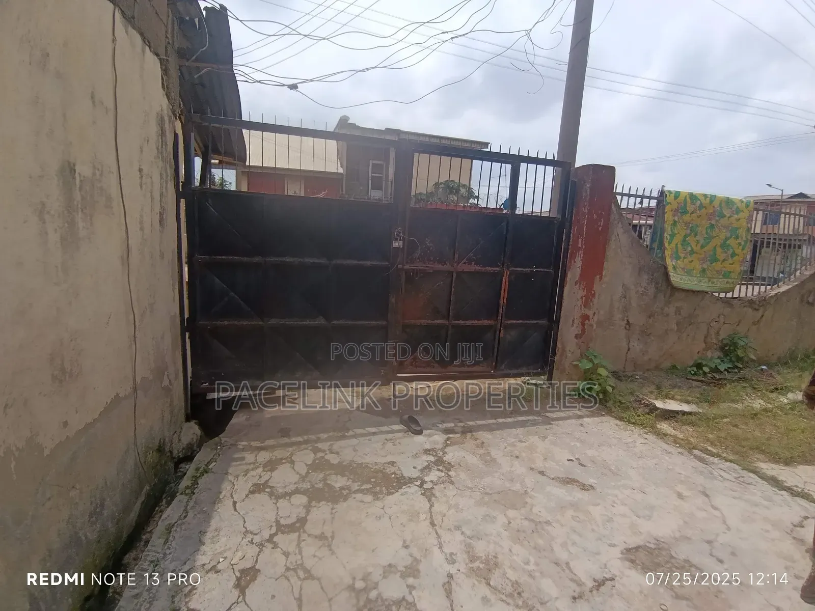 12bdrm Block of Flats in Iyana Ipaja for sale