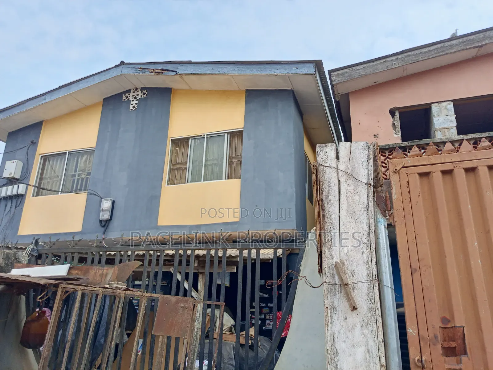 20bdrm Block of Flats in Iyana Ipaja Lagos for sale