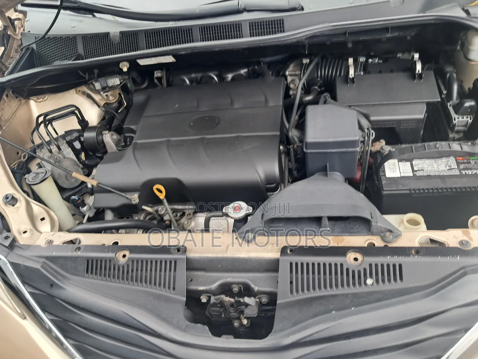 Toyota Sienna LE FWD 8-Passenger 2013 Gold