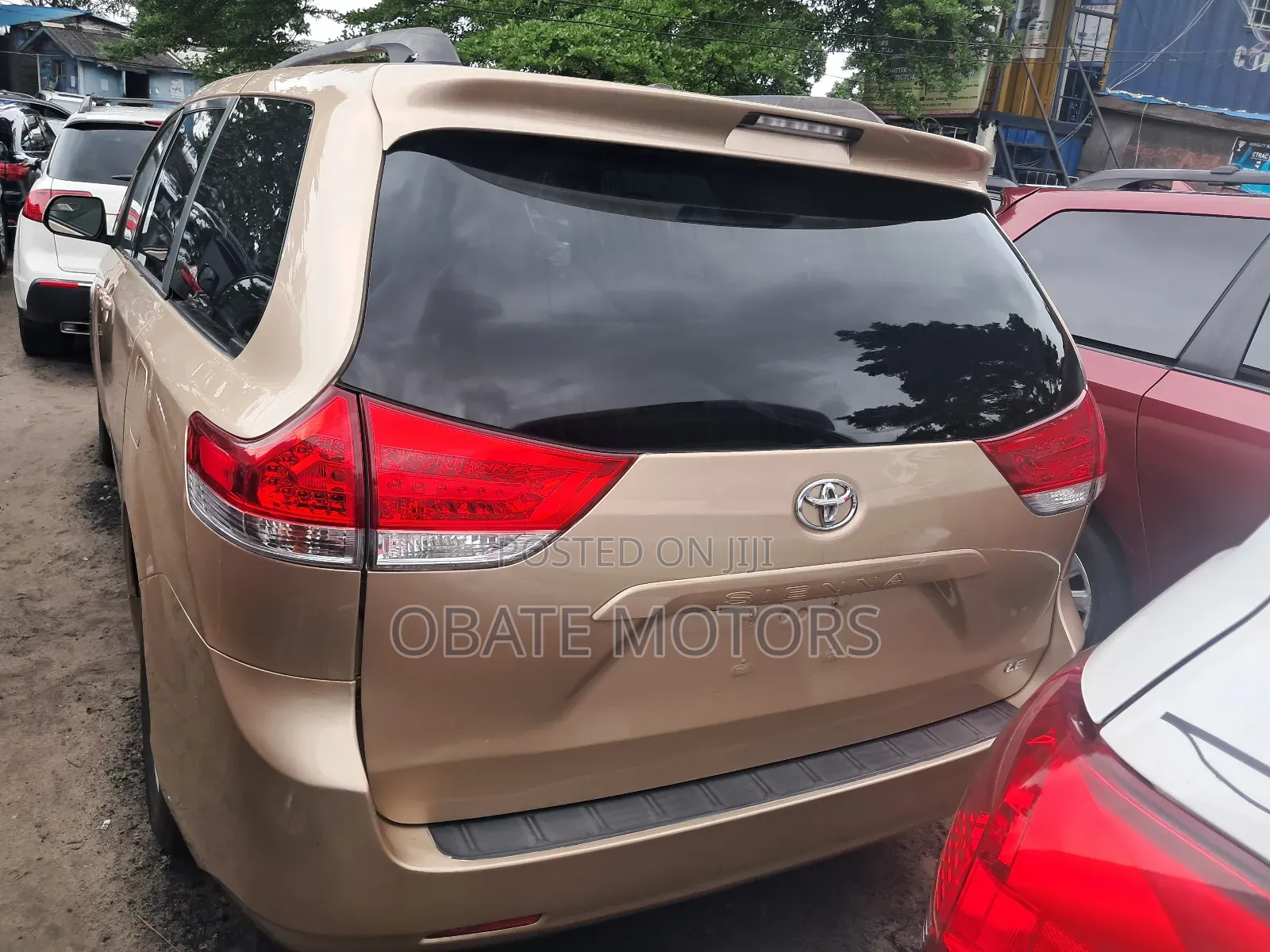 Toyota Sienna LE FWD 8-Passenger 2013 Gold
