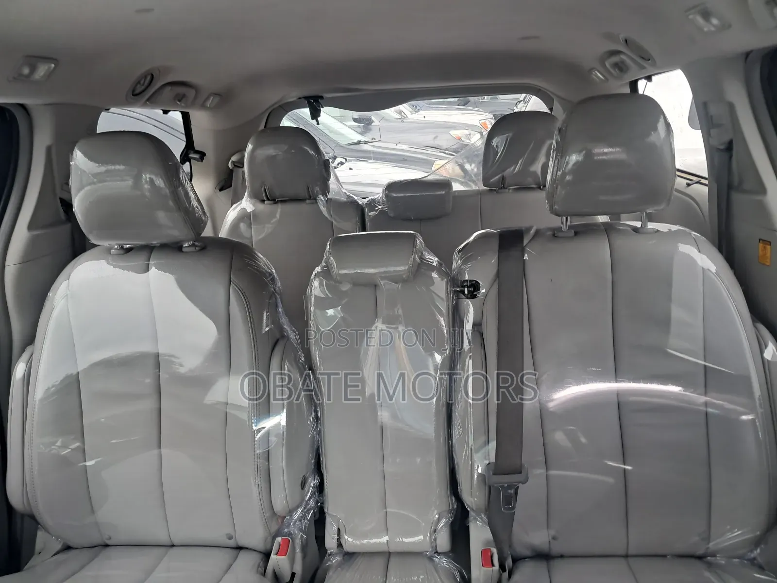 Toyota Sienna XLE AWD 7-Passenger 2013 Silver