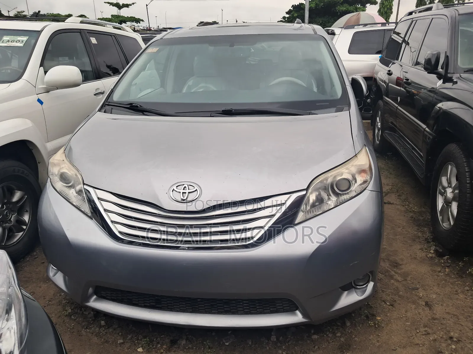 Toyota Sienna XLE AWD 7-Passenger 2013 Silver