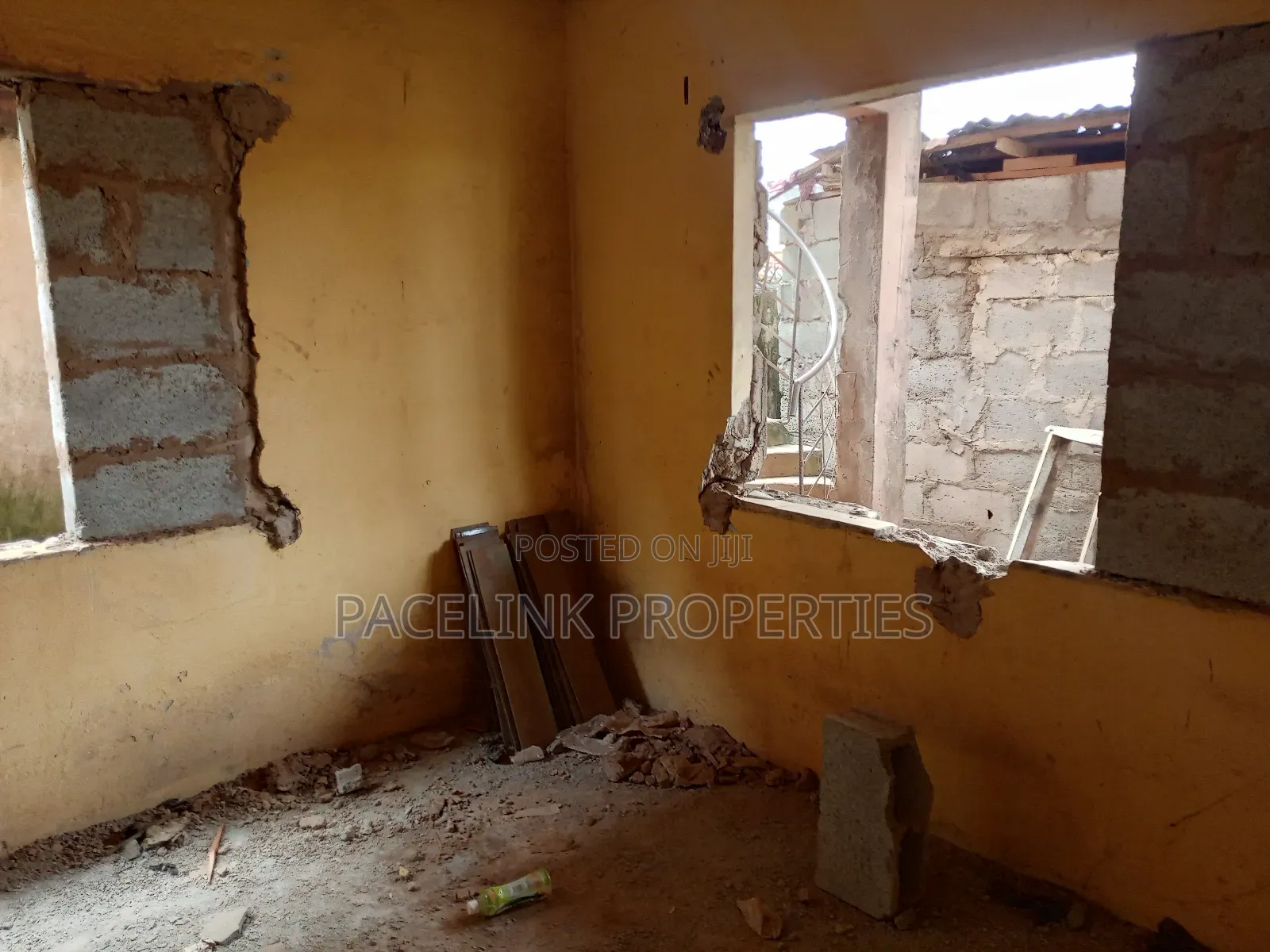 12bdrm Block of Flats in Iyana Ipaja for sale