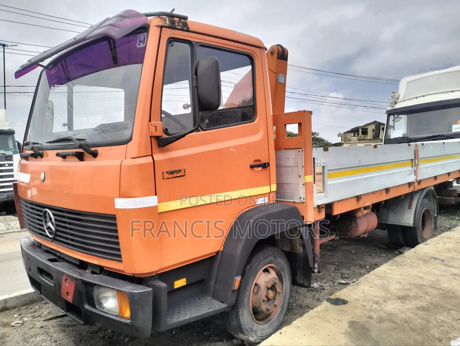 Mercedes Benz 814 Hiab Truck (2 Tons)