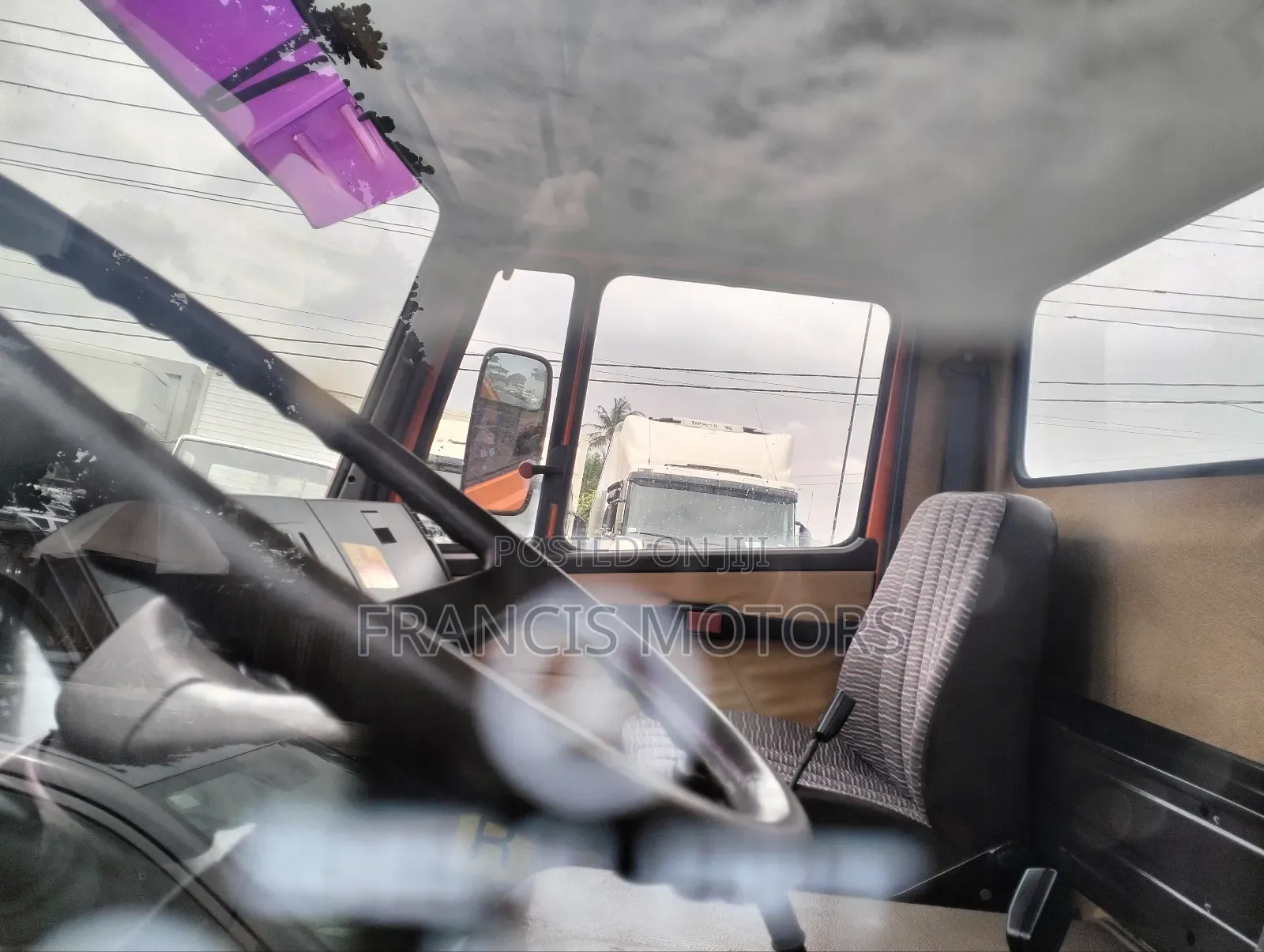 Mercedes Benz 814 Hiab Truck (2 Tons)