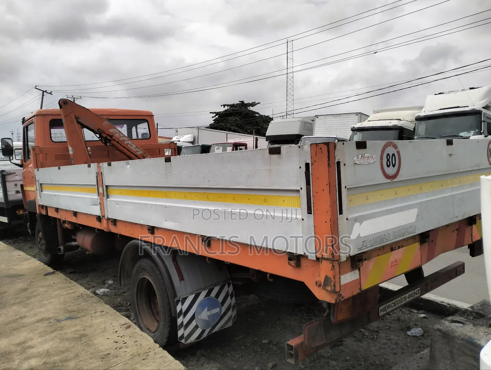 Mercedes Benz 814 Hiab Truck (2 Tons)
