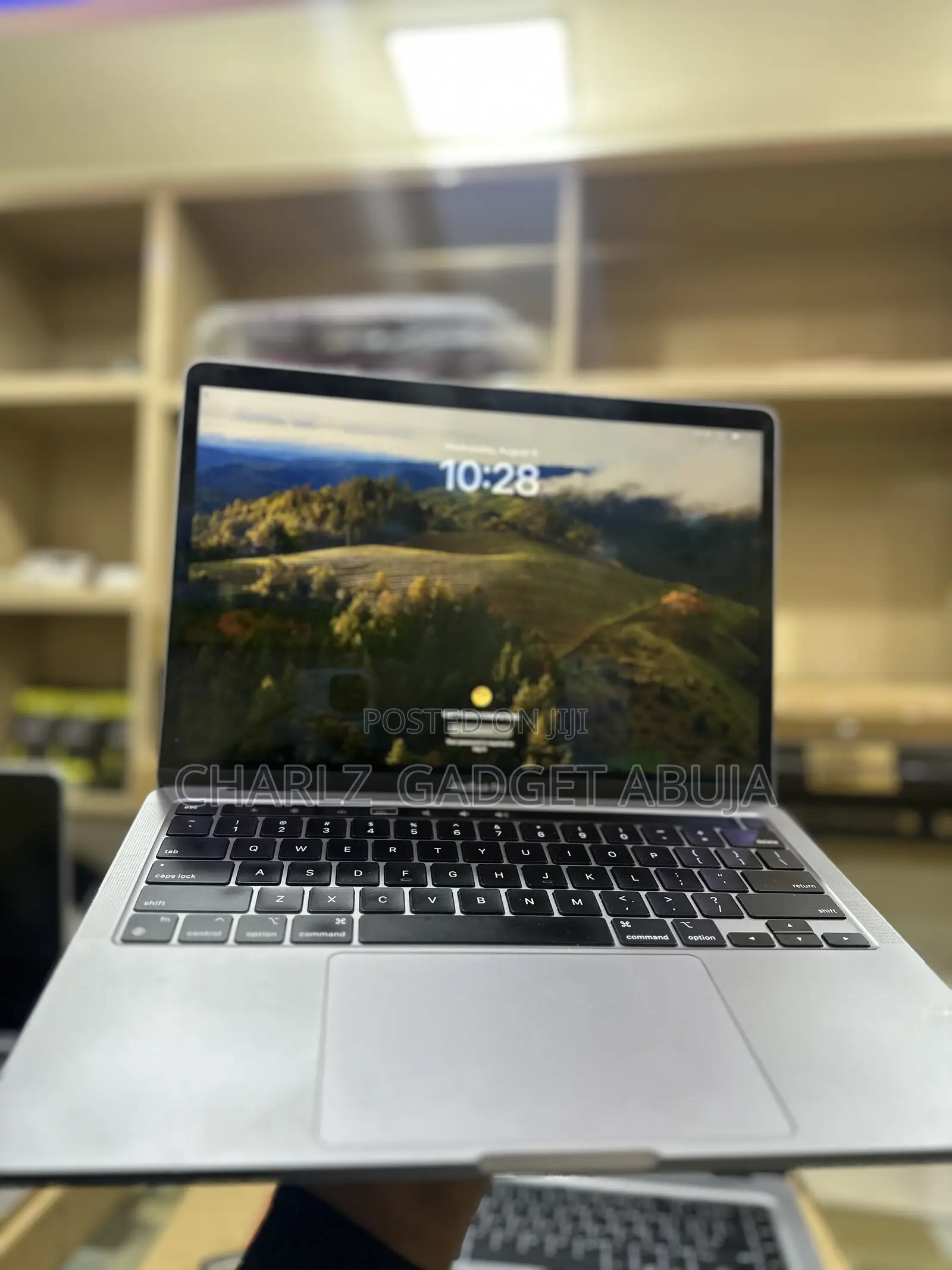 Laptop Apple MacBook Pro 2022 M2 8GB Apple M2 SSD 256GB