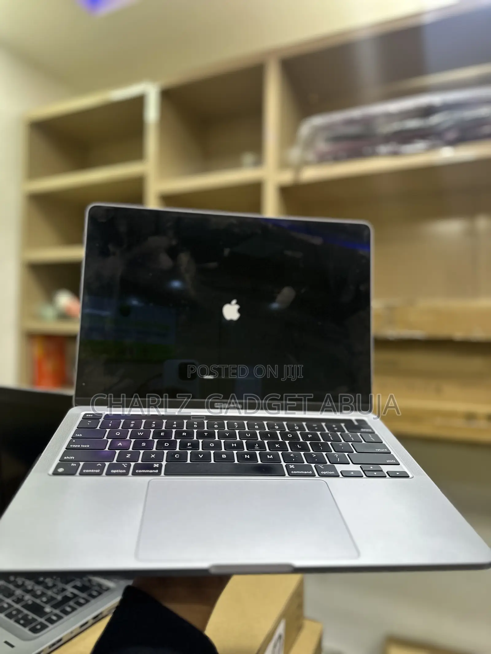 Laptop Apple MacBook Pro 2022 M2 8GB Apple M2 SSD 256GB