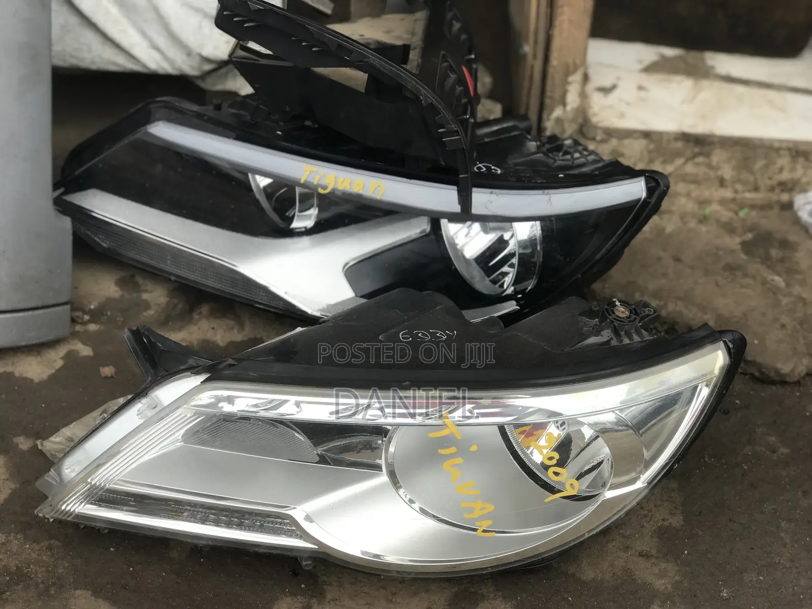 Volkswagen Tiguan Headlight