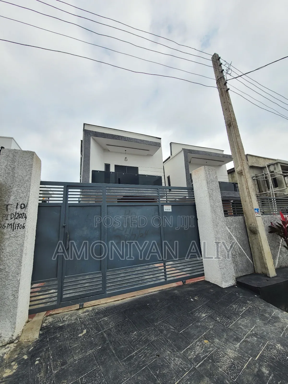 4bdrm Duplex in Sunshine Gardes for sale