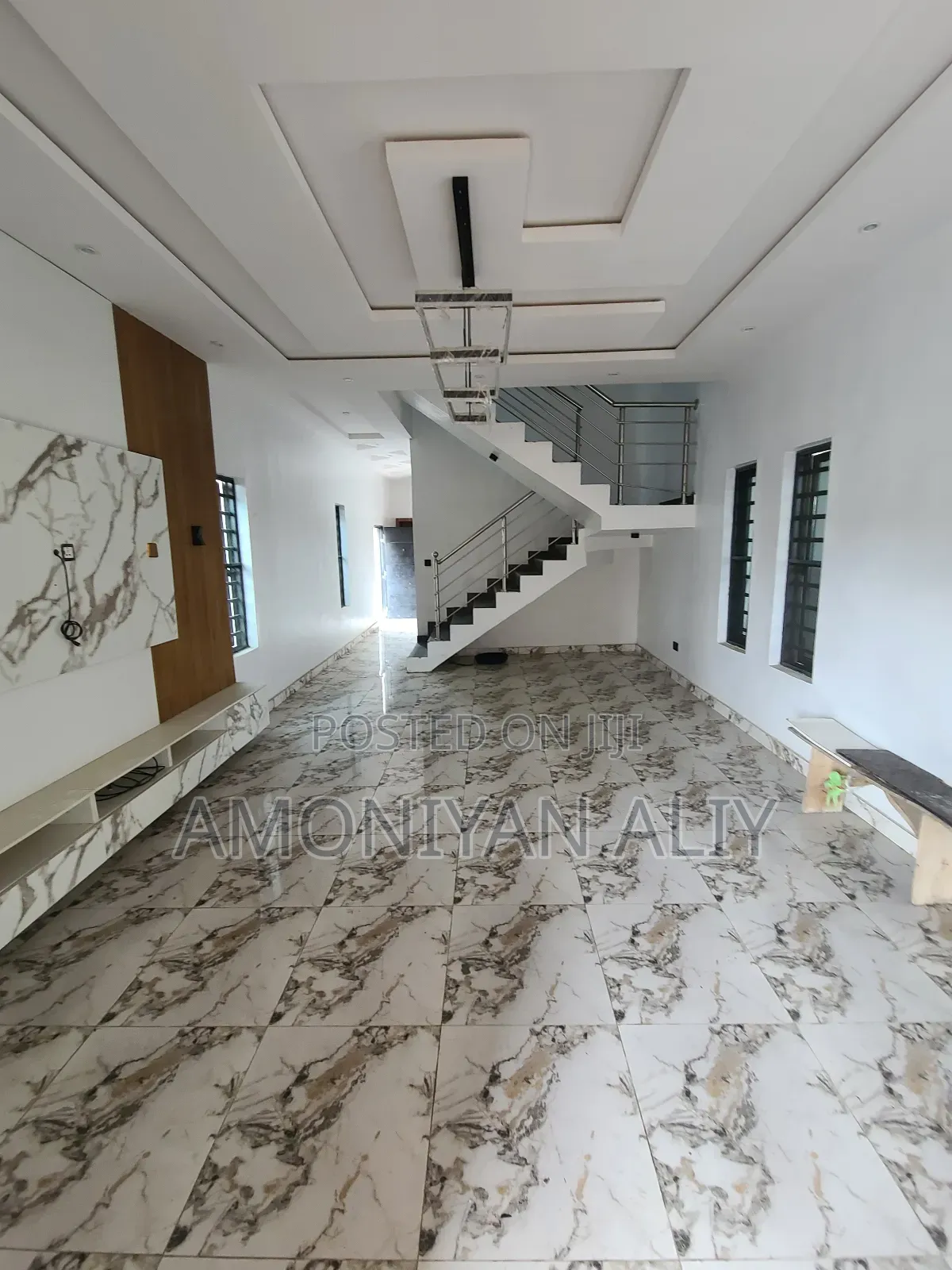 4bdrm Duplex in Sunshine Gardes for sale