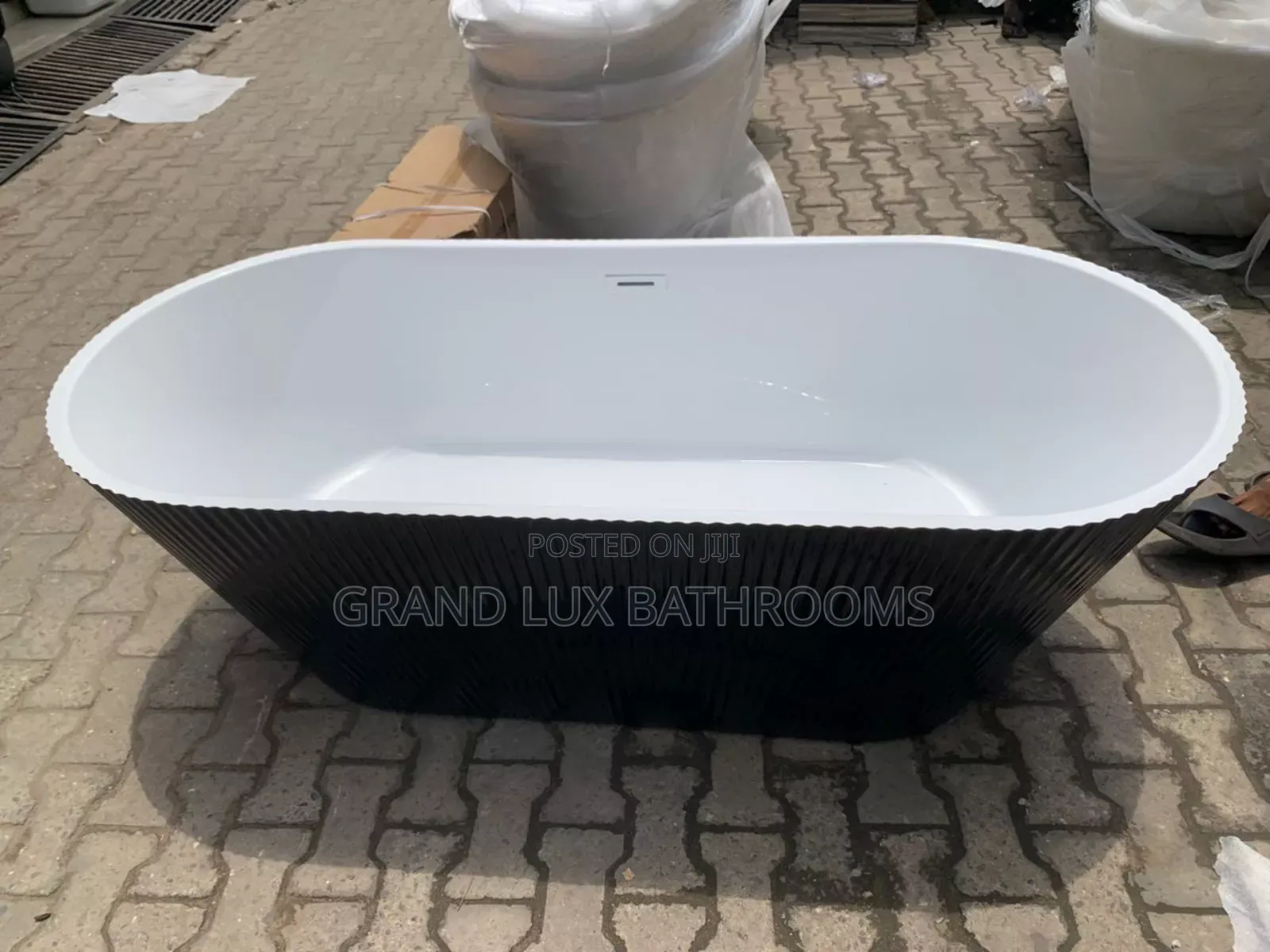 Modern Freestanding Black and White Bathtub