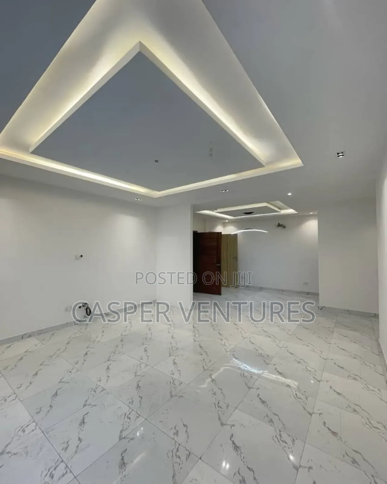 3bdrm Apartment in Chevron for sale