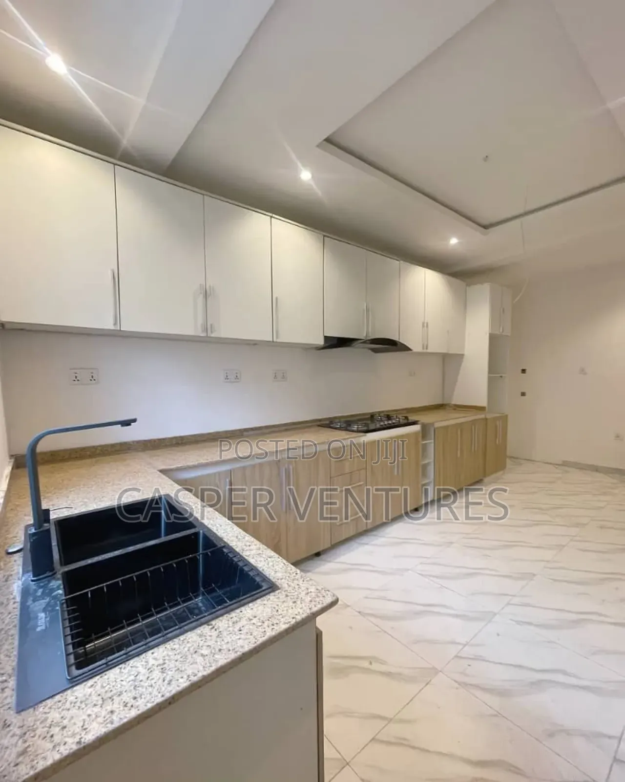 3bdrm Apartment in Chevron for sale
