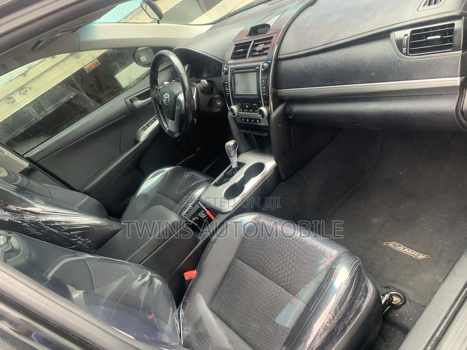 Toyota Camry SE 4dr Sedan (2.5L 4cyl 6A) 2012 Gray