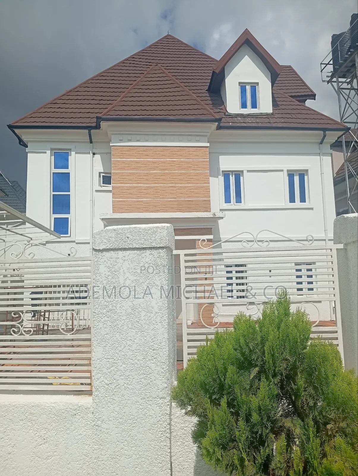 5bdrm Duplex in Idu/Karmo for sale