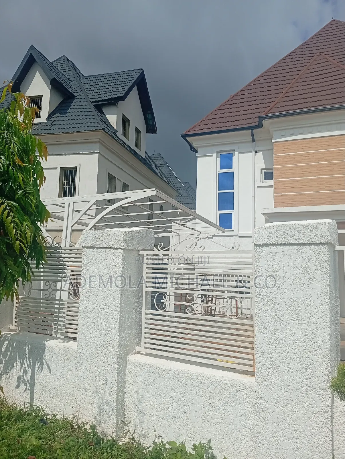 5bdrm Duplex in Idu/Karmo for sale