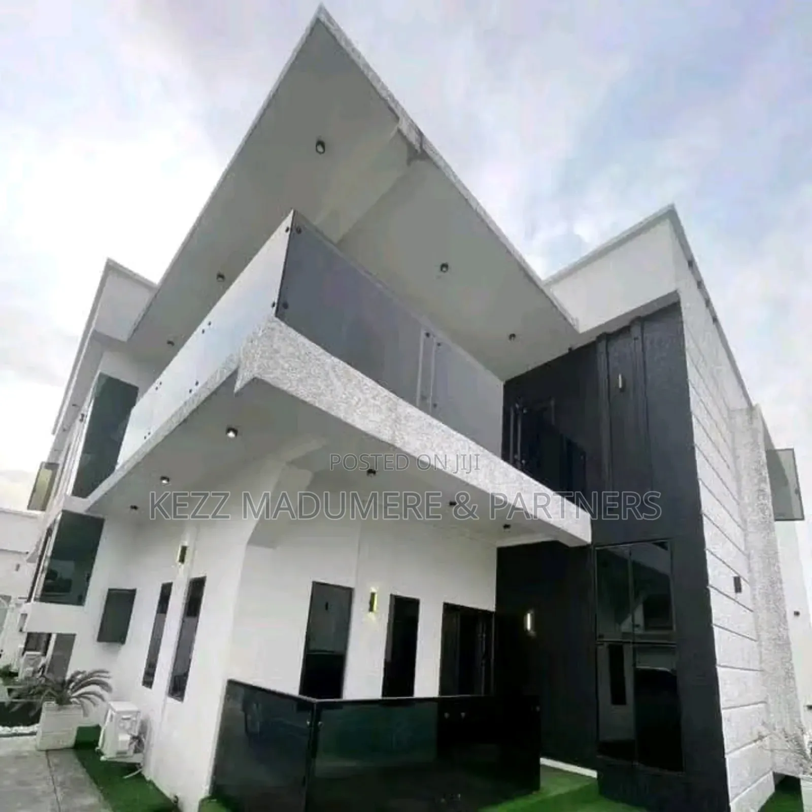 4bdrm Duplex in Radio Estate Nta for sale