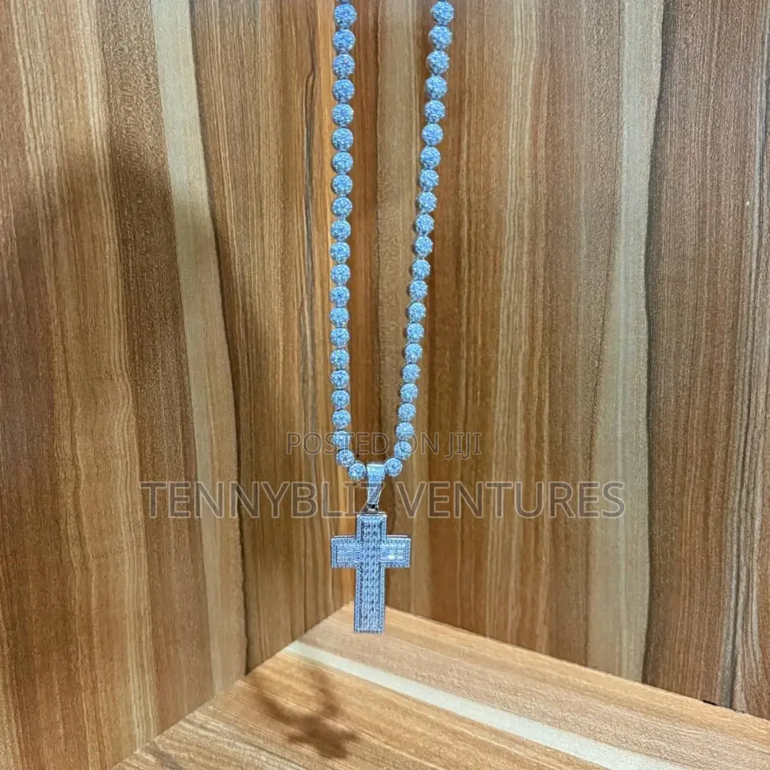 High-Quality Iced Latest Luxury Pendant Cross Blings