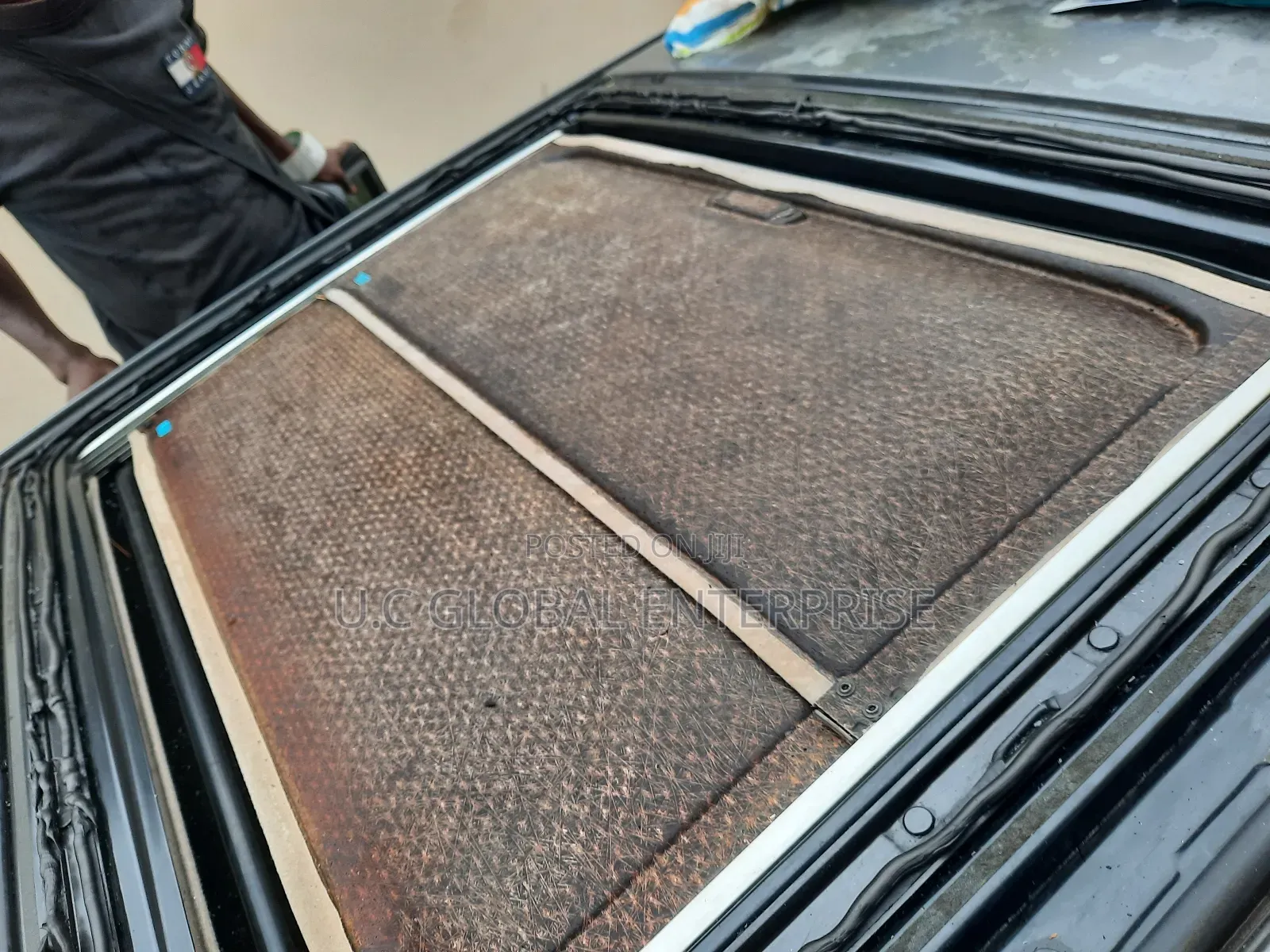 Roof Glass for Toyota Venza No3 Available