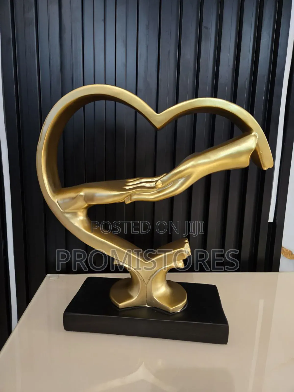 New Design Creature Handshake Figurine (Big)