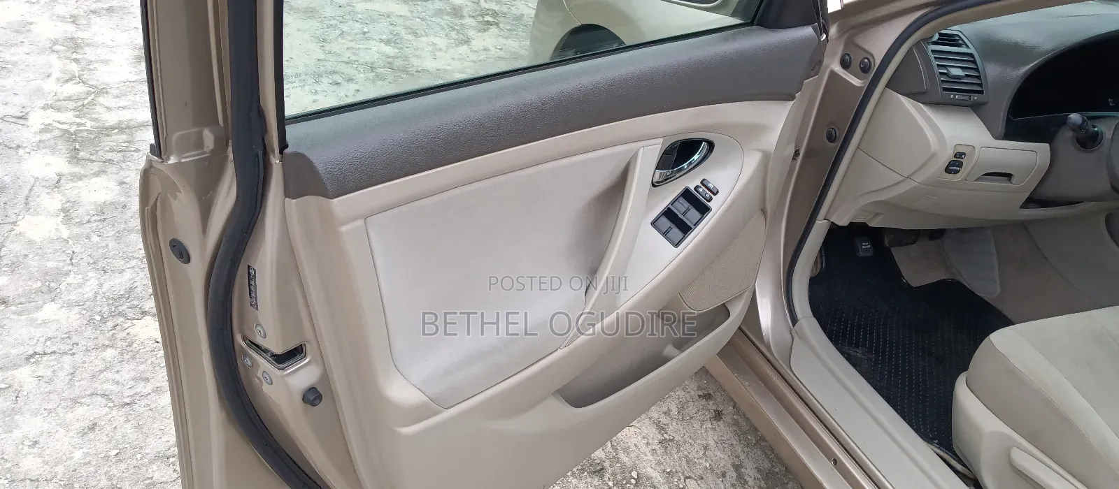 Toyota Camry LE 4dr Sedan (2.4L 4cyl 5A) 2009 Gold