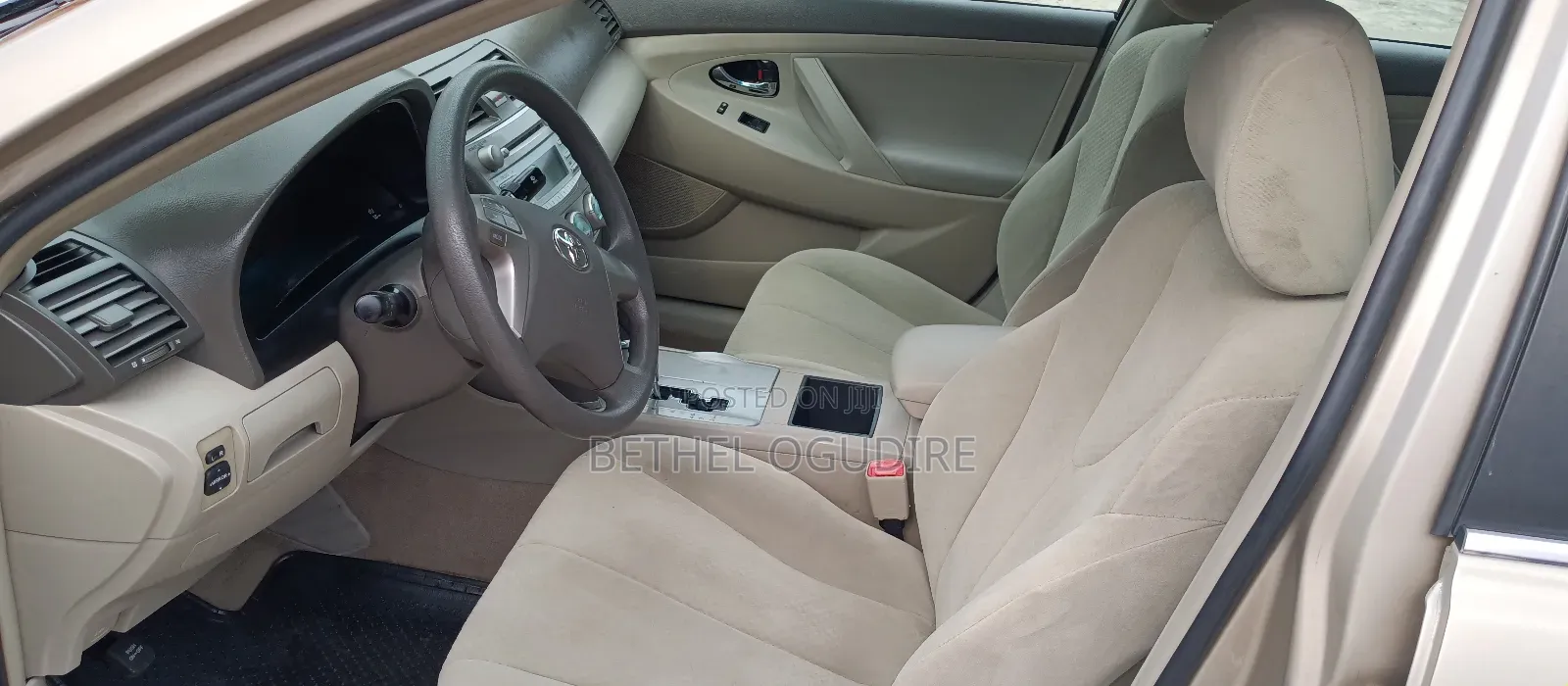 Toyota Camry LE 4dr Sedan (2.4L 4cyl 5A) 2009 Gold