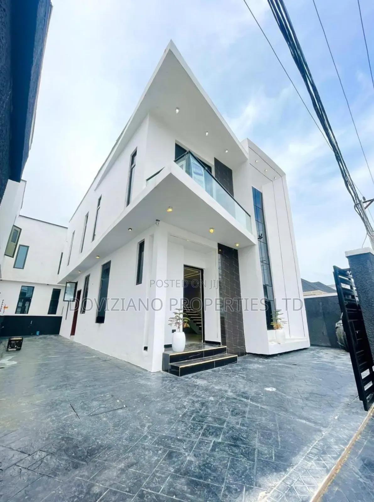 4bdrm Duplex in Ikota for sale