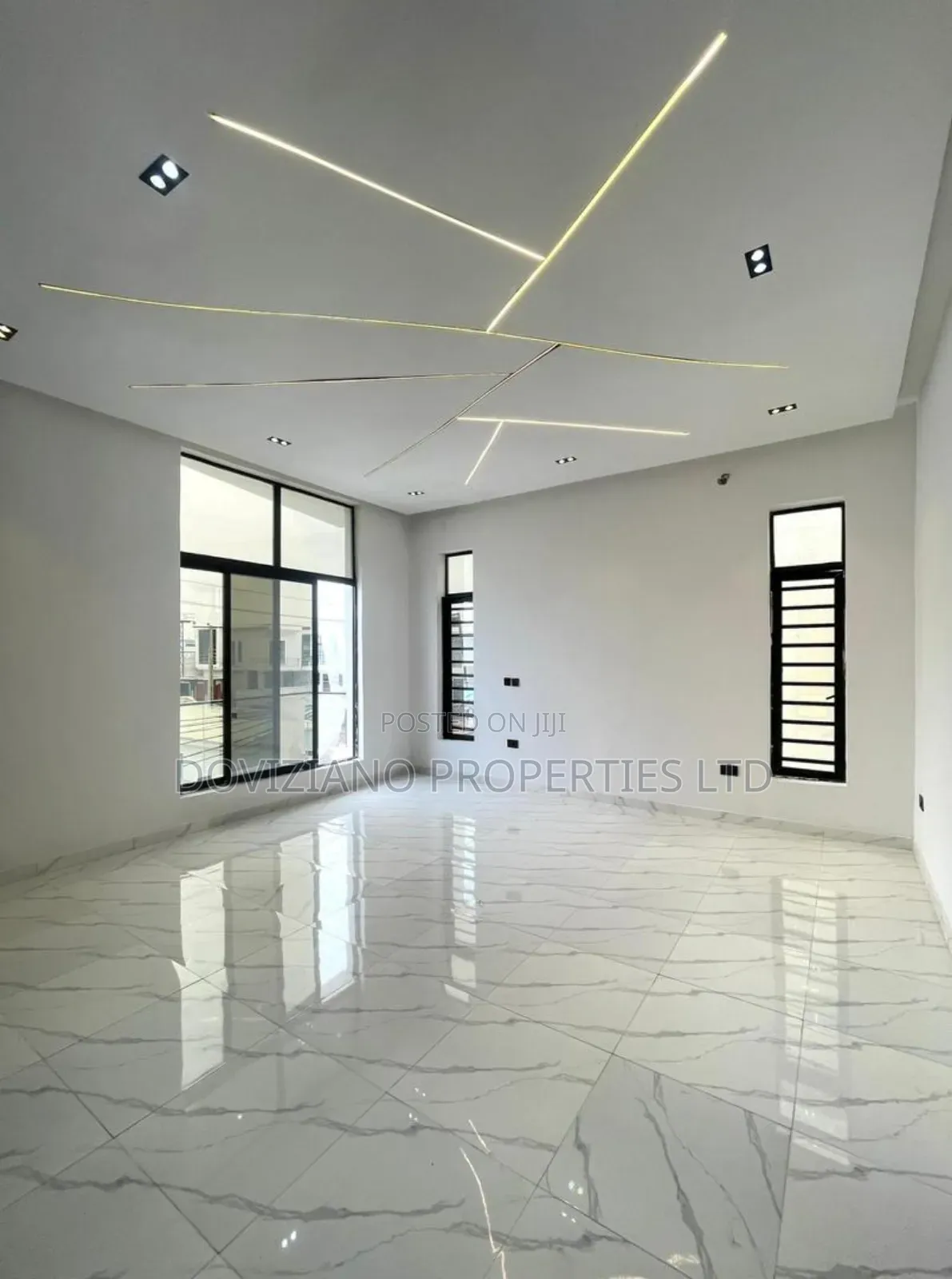 4bdrm Duplex in Ikota for sale
