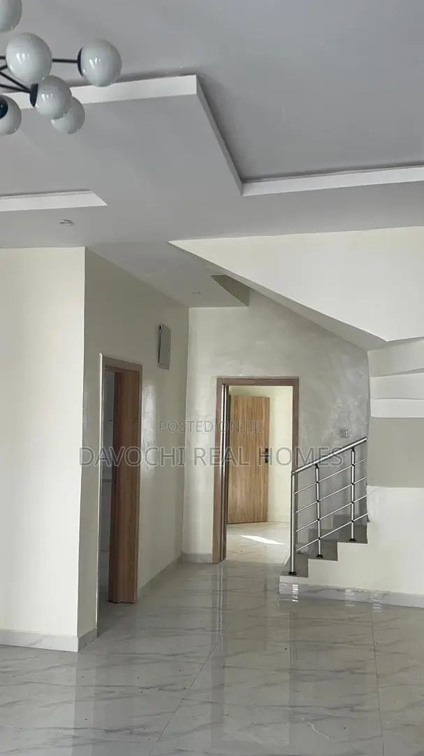 4bdrm Duplex in Ikota for sale